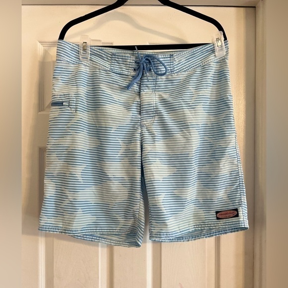 Vineyard Vines Other - Men size 34 Vineyard Vines shorts, whale logo all around thin lightweight
